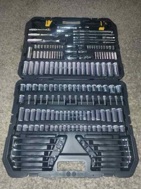 204 piece dewalt wrench an ratchet set