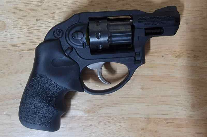 NIB Ruger LCR 22lr 