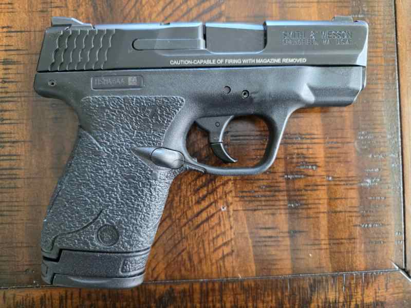 Smith and Wesson M&amp;P Shield 9mm