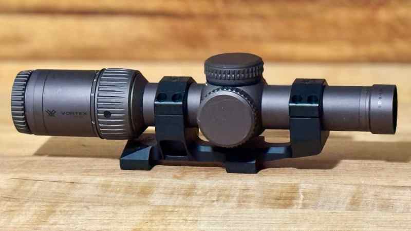 Vortex Razor HD Gen II-E 1-6x24 MOA &amp; Mount