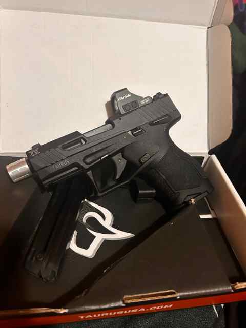 Taurus TX-22 compact 