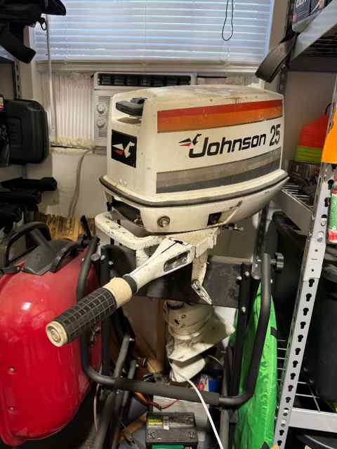 25hp Johnson Outboard Motor w/Elec. Start