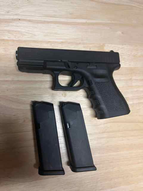 Glock 19 Gen 3, 3 mags 