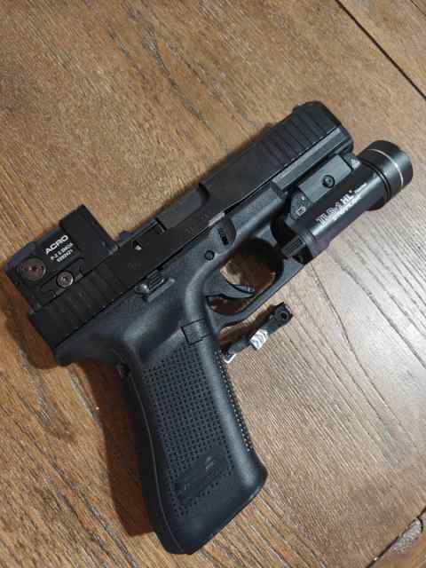 Glock 17 Gen 5 w/ ACRO &amp; TLR-1 HL