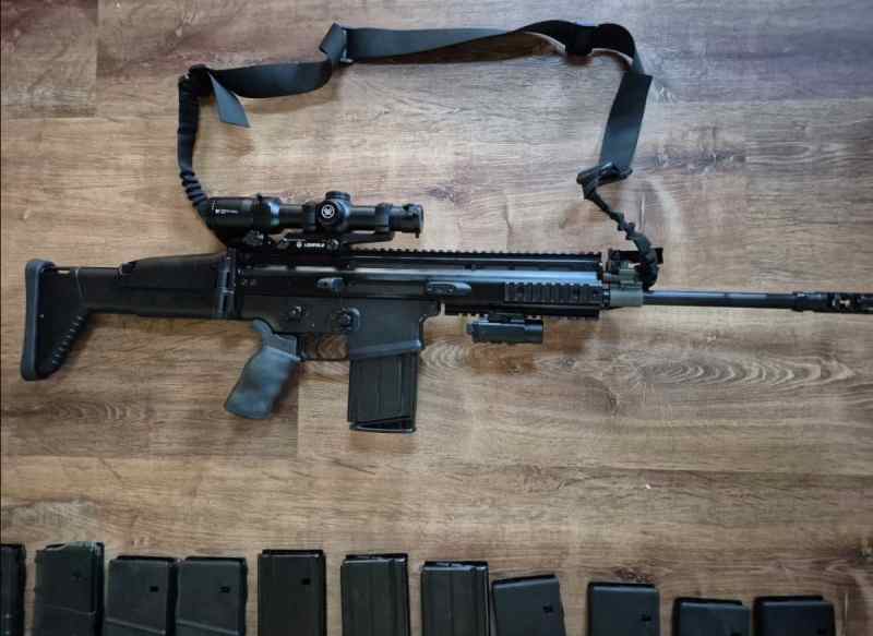 Scar 17s 308 with many extras like new