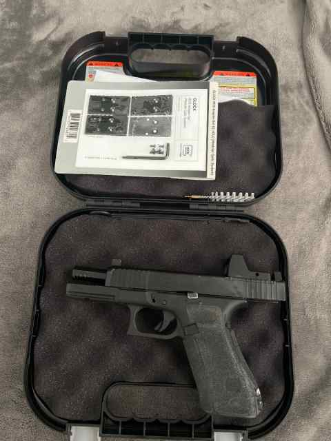 Glock 17 MOS with Trijicon RMR