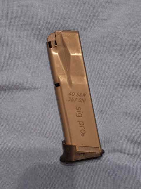 SIG PRO SP2022 .40S&amp;W/.357 SIG 12 Round Magazine