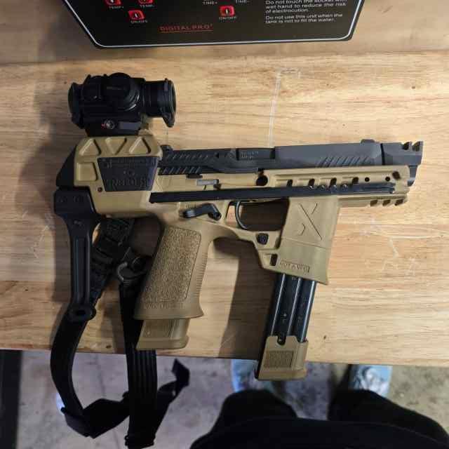 Flux Raider with red dot and 4 mags